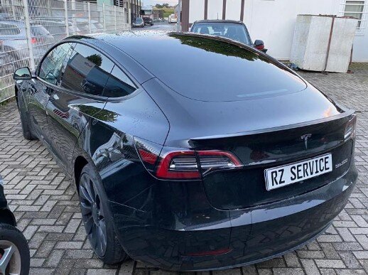 Autoscheiben-tönen-Tesla